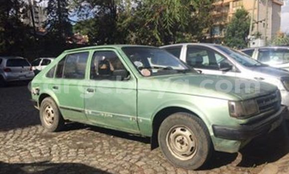 Oofamaa Opel Kadett Green Makiinaa iti Addis–Ababa keessatti Ethiopia keessatti Oofamaa Opel Kadett Green Makiinaa iti Addis–Ababa keessatti Ethiopia keessatti