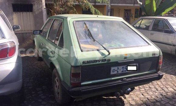 Oofamaa Opel Kadett Green Makiinaa iti Addis–Ababa keessatti Ethiopia keessatti Oofamaa Opel Kadett Green Makiinaa iti Addis–Ababa keessatti Ethiopia keessatti