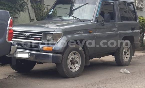 Oofamaa Toyota Land Cruiser Other Makiinaa iti Addis–Ababa keessatti Ethiopia keessatti Oofamaa Toyota Land Cruiser Other Makiinaa iti Addis–Ababa keessatti Ethiopia keessatti