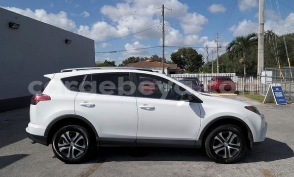 Buy Used Toyota RAV4 White Car in Addis–Ababa in Ethiopia Buy Used Toyota RAV4 White Car in Addis–Ababa in Ethiopia
