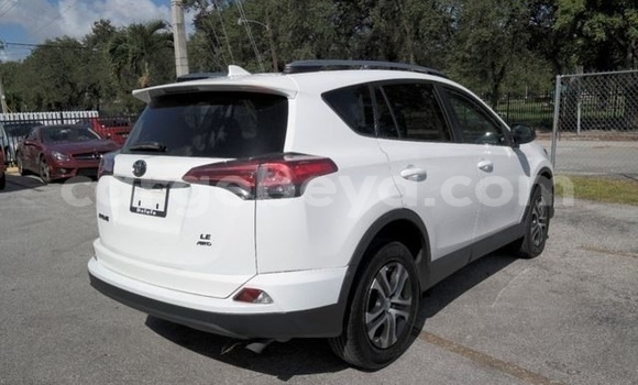 Buy Used Toyota RAV4 White Car in Addis–Ababa in Ethiopia Buy Used Toyota RAV4 White Car in Addis–Ababa in Ethiopia