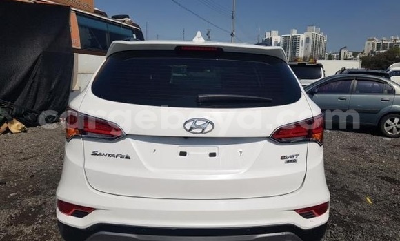 Buy Used Hyundai Santa Fe White Car in Addis–Ababa in Ethiopia Buy Used Hyundai Santa Fe White Car in Addis–Ababa in Ethiopia