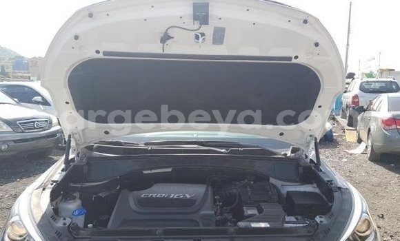 Buy Used Hyundai Santa Fe White Car in Addis–Ababa in Ethiopia Buy Used Hyundai Santa Fe White Car in Addis–Ababa in Ethiopia