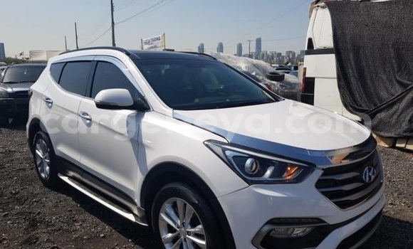 Buy Used Hyundai Santa Fe White Car in Addis–Ababa in Ethiopia Buy Used Hyundai Santa Fe White Car in Addis–Ababa in Ethiopia