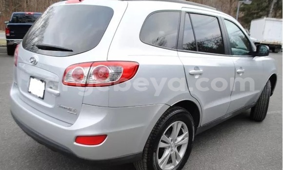 Buy Used Hyundai Santa Fe Silver Car in Addis–Ababa in Ethiopia Buy Used Hyundai Santa Fe Silver Car in Addis–Ababa in Ethiopia