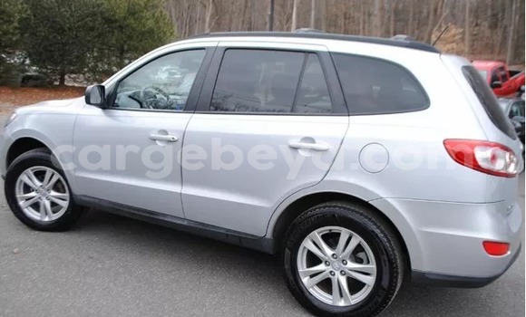 Buy Used Hyundai Santa Fe Silver Car in Addis–Ababa in Ethiopia Buy Used Hyundai Santa Fe Silver Car in Addis–Ababa in Ethiopia
