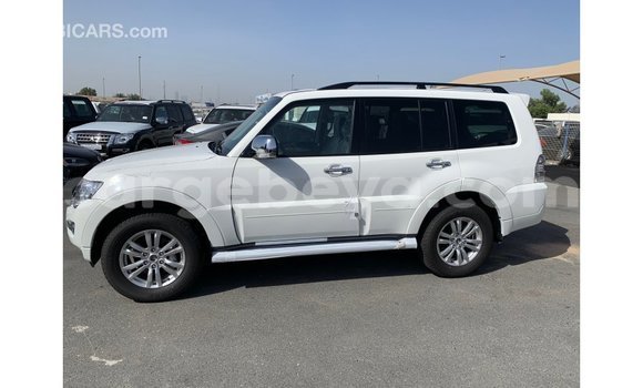 Acheter Import Voiture Mitsubishi Pajero Blanc à Import - Dubai, Ethiopie Acheter Import Voiture Mitsubishi Pajero Blanc à Import - Dubai, Ethiopie