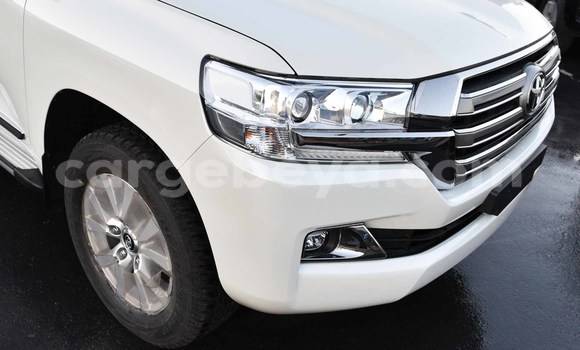 Haaraa Toyota Land Cruiser White Makiinaa iti Abiy Adi keessatti Tigray keessatti Haaraa Toyota Land Cruiser White Makiinaa iti Abiy Adi keessatti Tigray keessatti