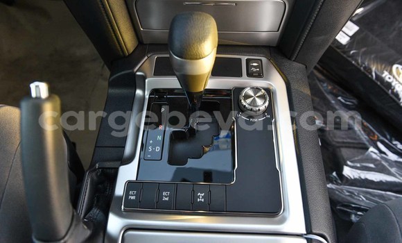 Haaraa Toyota Land Cruiser White Makiinaa iti Abiy Adi keessatti Tigray keessatti Haaraa Toyota Land Cruiser White Makiinaa iti Abiy Adi keessatti Tigray keessatti