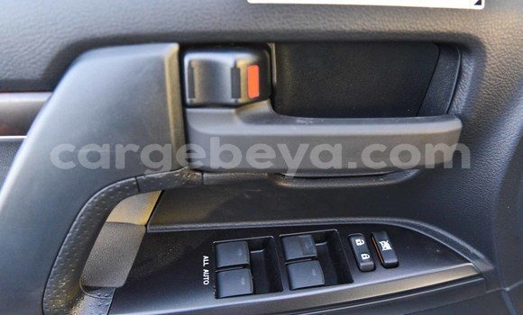 Haaraa Toyota Land Cruiser White Makiinaa iti Abiy Adi keessatti Tigray keessatti Haaraa Toyota Land Cruiser White Makiinaa iti Abiy Adi keessatti Tigray keessatti