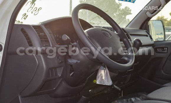 Imported Toyota Hiace White Makiinaa iti Import - Dubai keessatti Ethiopia keessatti Imported Toyota Hiace White Makiinaa iti Import - Dubai keessatti Ethiopia keessatti