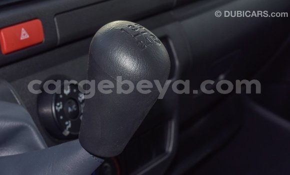 Imported Toyota Hiace White Makiinaa iti Import - Dubai keessatti Ethiopia keessatti Imported Toyota Hiace White Makiinaa iti Import - Dubai keessatti Ethiopia keessatti