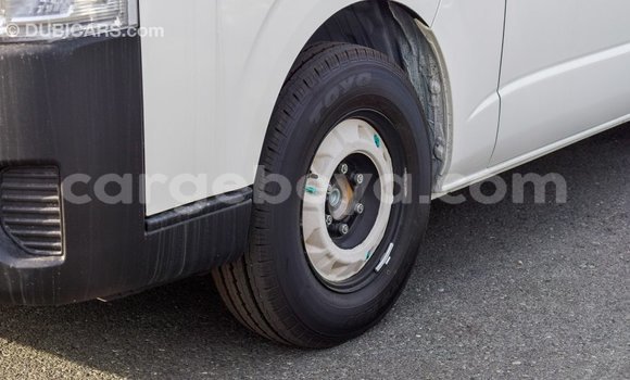 Imported Toyota Hiace White Makiinaa iti Import - Dubai keessatti Ethiopia keessatti Imported Toyota Hiace White Makiinaa iti Import - Dubai keessatti Ethiopia keessatti