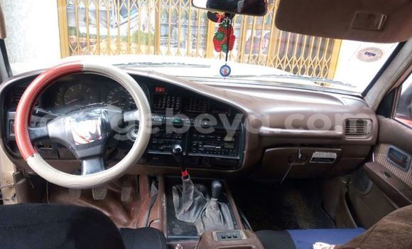 Oofamaa Toyota 4Runner Other Makiinaa iti Addis–Ababa keessatti Ethiopia keessatti Oofamaa Toyota 4Runner Other Makiinaa iti Addis–Ababa keessatti Ethiopia keessatti