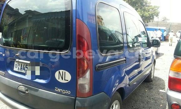 Buy Used Renault 19 Blue Car in Addis–Ababa in Ethiopia