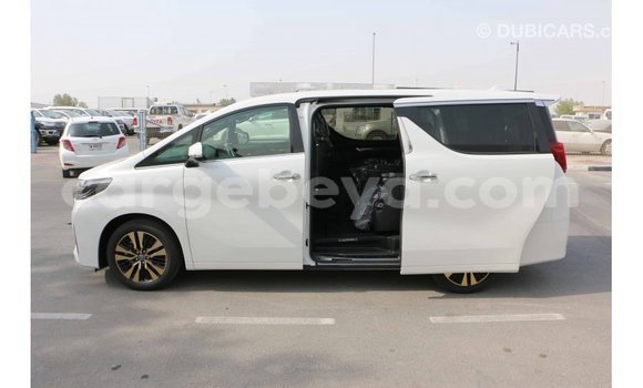 Acheter Import Voiture Toyota Alphard Blanc à Import - Dubai, Ethiopie Acheter Import Voiture Toyota Alphard Blanc à Import - Dubai, Ethiopie