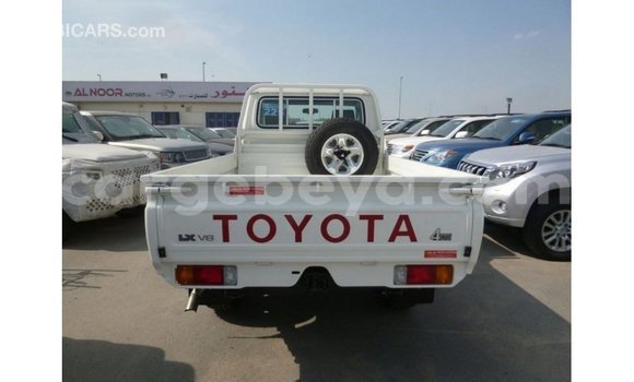 ይግዙ Imported Toyota Land Cruiser ነጭ መኪና በ Import - Dubai በ ኢትዮጵያ ይግዙ Imported Toyota Land Cruiser ነጭ መኪና በ Import - Dubai በ ኢትዮጵያ