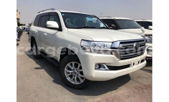 ይግዙ Imported Toyota Land Cruiser ነጭ መኪና በ Import - Dubai በ ኢትዮጵያ ይግዙ Imported Toyota Land Cruiser ነጭ መኪና በ Import - Dubai በ ኢትዮጵያ