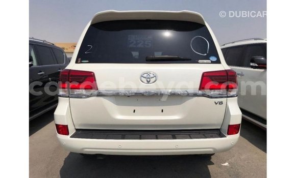 ይግዙ Imported Toyota Land Cruiser ነጭ መኪና በ Import - Dubai በ ኢትዮጵያ ይግዙ Imported Toyota Land Cruiser ነጭ መኪና በ Import - Dubai በ ኢትዮጵያ