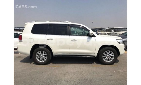 ይግዙ Imported Toyota Land Cruiser ነጭ መኪና በ Import - Dubai በ ኢትዮጵያ ይግዙ Imported Toyota Land Cruiser ነጭ መኪና በ Import - Dubai በ ኢትዮጵያ