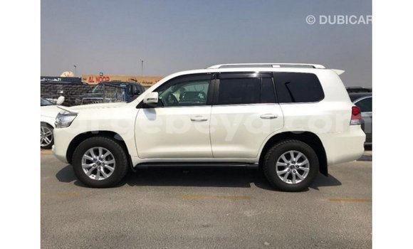 ይግዙ Imported Toyota Land Cruiser ነጭ መኪና በ Import - Dubai በ ኢትዮጵያ ይግዙ Imported Toyota Land Cruiser ነጭ መኪና በ Import - Dubai በ ኢትዮጵያ