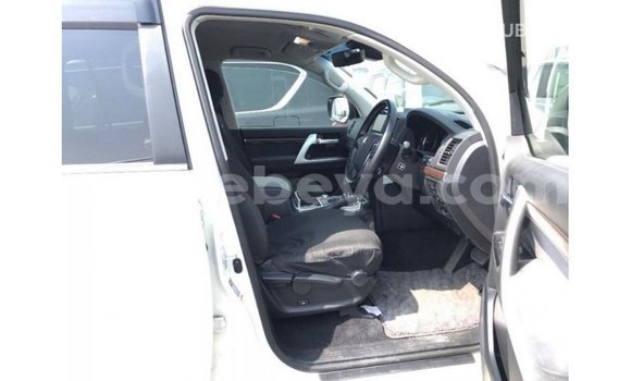 ይግዙ Imported Toyota Land Cruiser ነጭ መኪና በ Import - Dubai በ ኢትዮጵያ ይግዙ Imported Toyota Land Cruiser ነጭ መኪና በ Import - Dubai በ ኢትዮጵያ