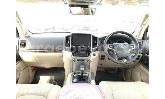 ይግዙ Imported Toyota Land Cruiser ነጭ መኪና በ Import - Dubai በ ኢትዮጵያ ይግዙ Imported Toyota Land Cruiser ነጭ መኪና በ Import - Dubai በ ኢትዮጵያ