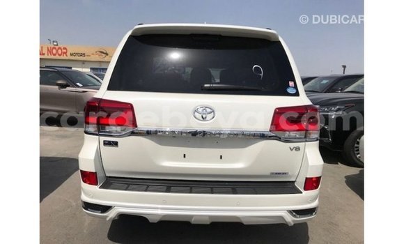 ይግዙ Imported Toyota Land Cruiser ነጭ መኪና በ Import - Dubai በ ኢትዮጵያ ይግዙ Imported Toyota Land Cruiser ነጭ መኪና በ Import - Dubai በ ኢትዮጵያ