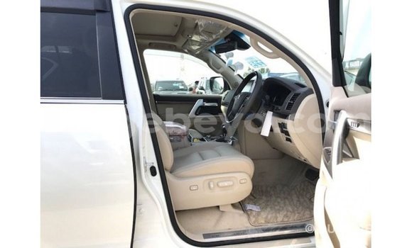ይግዙ Imported Toyota Land Cruiser ነጭ መኪና በ Import - Dubai በ ኢትዮጵያ ይግዙ Imported Toyota Land Cruiser ነጭ መኪና በ Import - Dubai በ ኢትዮጵያ