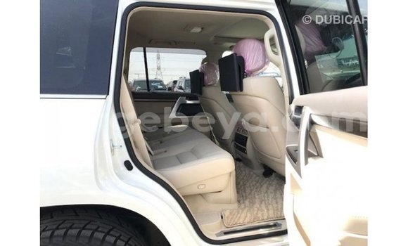 ይግዙ Imported Toyota Land Cruiser ነጭ መኪና በ Import - Dubai በ ኢትዮጵያ ይግዙ Imported Toyota Land Cruiser ነጭ መኪና በ Import - Dubai በ ኢትዮጵያ