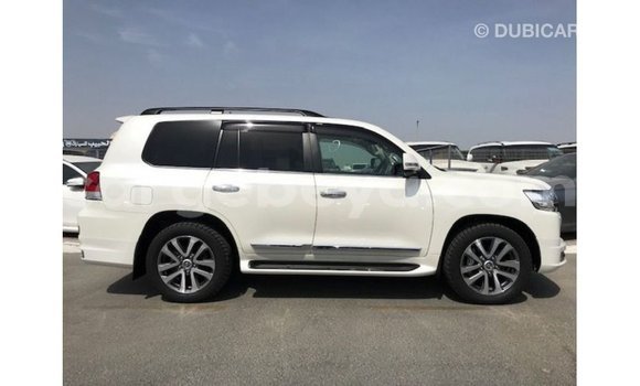 ይግዙ Imported Toyota Land Cruiser ነጭ መኪና በ Import - Dubai በ ኢትዮጵያ ይግዙ Imported Toyota Land Cruiser ነጭ መኪና በ Import - Dubai በ ኢትዮጵያ