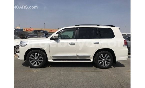 ይግዙ Imported Toyota Land Cruiser ነጭ መኪና በ Import - Dubai በ ኢትዮጵያ ይግዙ Imported Toyota Land Cruiser ነጭ መኪና በ Import - Dubai በ ኢትዮጵያ
