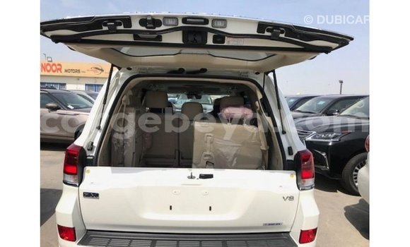 ይግዙ Imported Toyota Land Cruiser ነጭ መኪና በ Import - Dubai በ ኢትዮጵያ ይግዙ Imported Toyota Land Cruiser ነጭ መኪና በ Import - Dubai በ ኢትዮጵያ