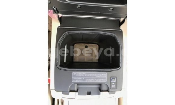 ይግዙ Imported Toyota Land Cruiser ነጭ መኪና በ Import - Dubai በ ኢትዮጵያ ይግዙ Imported Toyota Land Cruiser ነጭ መኪና በ Import - Dubai በ ኢትዮጵያ