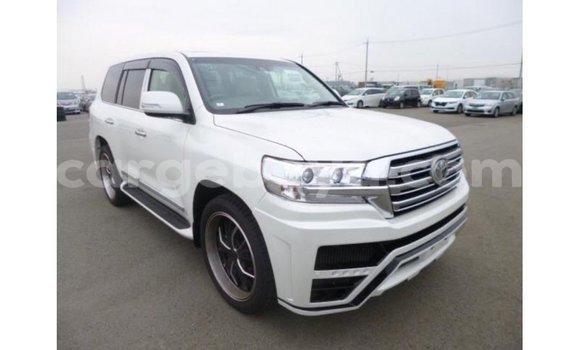 ይግዙ Imported Toyota Land Cruiser ነጭ መኪና በ Import - Dubai በ ኢትዮጵያ ይግዙ Imported Toyota Land Cruiser ነጭ መኪና በ Import - Dubai በ ኢትዮጵያ