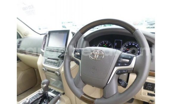 ይግዙ Imported Toyota Land Cruiser ነጭ መኪና በ Import - Dubai በ ኢትዮጵያ ይግዙ Imported Toyota Land Cruiser ነጭ መኪና በ Import - Dubai በ ኢትዮጵያ
