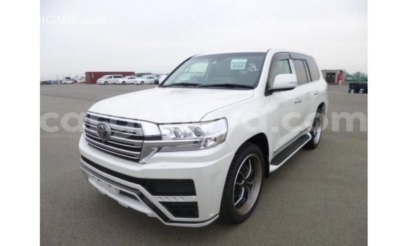 ይግዙ Imported Toyota Land Cruiser ነጭ መኪና በ Import - Dubai በ ኢትዮጵያ ይግዙ Imported Toyota Land Cruiser ነጭ መኪና በ Import - Dubai በ ኢትዮጵያ
