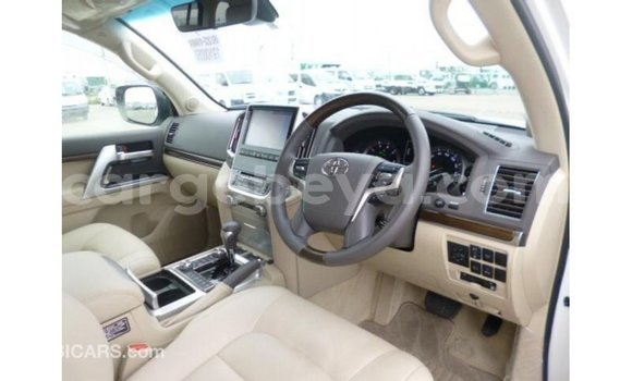 ይግዙ Imported Toyota Land Cruiser ነጭ መኪና በ Import - Dubai በ ኢትዮጵያ ይግዙ Imported Toyota Land Cruiser ነጭ መኪና በ Import - Dubai በ ኢትዮጵያ