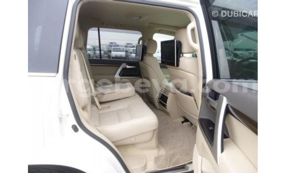 ይግዙ Imported Toyota Land Cruiser ነጭ መኪና በ Import - Dubai በ ኢትዮጵያ ይግዙ Imported Toyota Land Cruiser ነጭ መኪና በ Import - Dubai በ ኢትዮጵያ