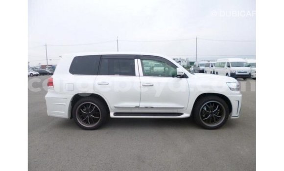 ይግዙ Imported Toyota Land Cruiser ነጭ መኪና በ Import - Dubai በ ኢትዮጵያ ይግዙ Imported Toyota Land Cruiser ነጭ መኪና በ Import - Dubai በ ኢትዮጵያ
