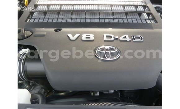 ይግዙ Imported Toyota Land Cruiser ሰማያዊ መኪና በ Import - Dubai በ ኢትዮጵያ ይግዙ Imported Toyota Land Cruiser ሰማያዊ መኪና በ Import - Dubai በ ኢትዮጵያ