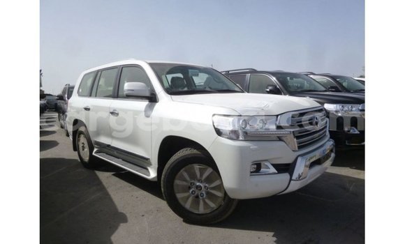 ይግዙ Imported Toyota Land Cruiser ነጭ መኪና በ Import - Dubai በ ኢትዮጵያ ይግዙ Imported Toyota Land Cruiser ነጭ መኪና በ Import - Dubai በ ኢትዮጵያ
