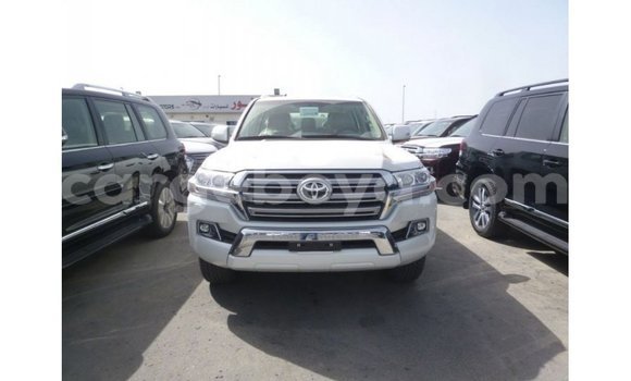 ይግዙ Imported Toyota Land Cruiser ነጭ መኪና በ Import - Dubai በ ኢትዮጵያ ይግዙ Imported Toyota Land Cruiser ነጭ መኪና በ Import - Dubai በ ኢትዮጵያ
