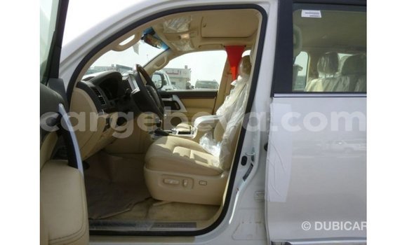 ይግዙ Imported Toyota Land Cruiser ነጭ መኪና በ Import - Dubai በ ኢትዮጵያ ይግዙ Imported Toyota Land Cruiser ነጭ መኪና በ Import - Dubai በ ኢትዮጵያ