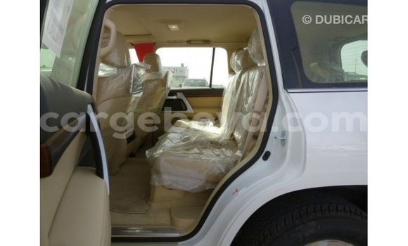 ይግዙ Imported Toyota Land Cruiser ነጭ መኪና በ Import - Dubai በ ኢትዮጵያ ይግዙ Imported Toyota Land Cruiser ነጭ መኪና በ Import - Dubai በ ኢትዮጵያ