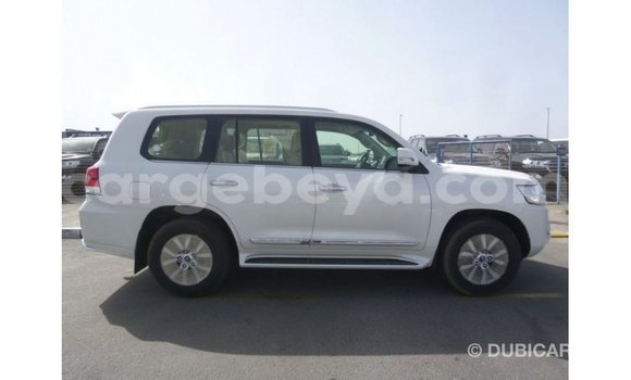 ይግዙ Imported Toyota Land Cruiser ነጭ መኪና በ Import - Dubai በ ኢትዮጵያ ይግዙ Imported Toyota Land Cruiser ነጭ መኪና በ Import - Dubai በ ኢትዮጵያ