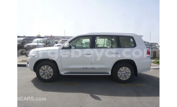 ይግዙ Imported Toyota Land Cruiser ነጭ መኪና በ Import - Dubai በ ኢትዮጵያ ይግዙ Imported Toyota Land Cruiser ነጭ መኪና በ Import - Dubai በ ኢትዮጵያ