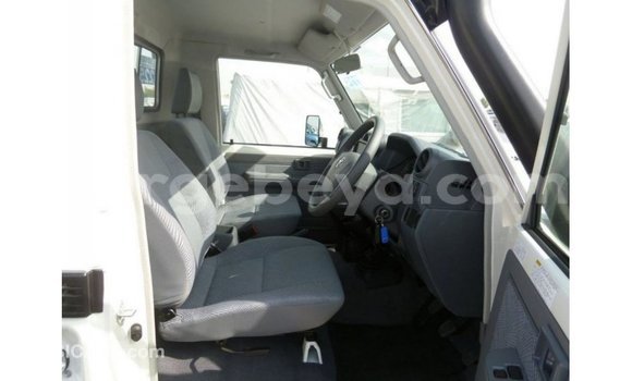Buy Import Toyota Land Cruiser White Car in Import - Dubai in Ethiopia Buy Import Toyota Land Cruiser White Car in Import - Dubai in Ethiopia