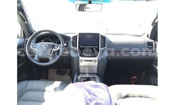 ይግዙ Imported Toyota Land Cruiser ነጭ መኪና በ Import - Dubai በ ኢትዮጵያ ይግዙ Imported Toyota Land Cruiser ነጭ መኪና በ Import - Dubai በ ኢትዮጵያ