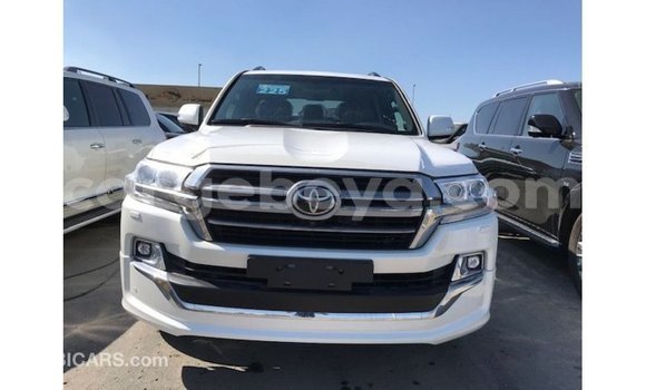 ይግዙ Imported Toyota Land Cruiser ነጭ መኪና በ Import - Dubai በ ኢትዮጵያ ይግዙ Imported Toyota Land Cruiser ነጭ መኪና በ Import - Dubai በ ኢትዮጵያ